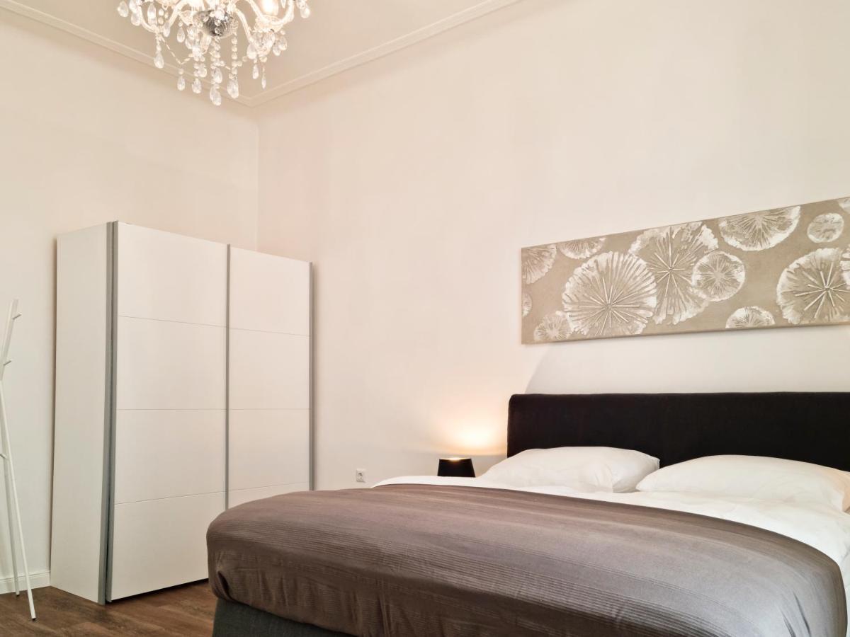 Pension Mozart - Newly Renovated เวียนนา ภายนอก รูปภาพ