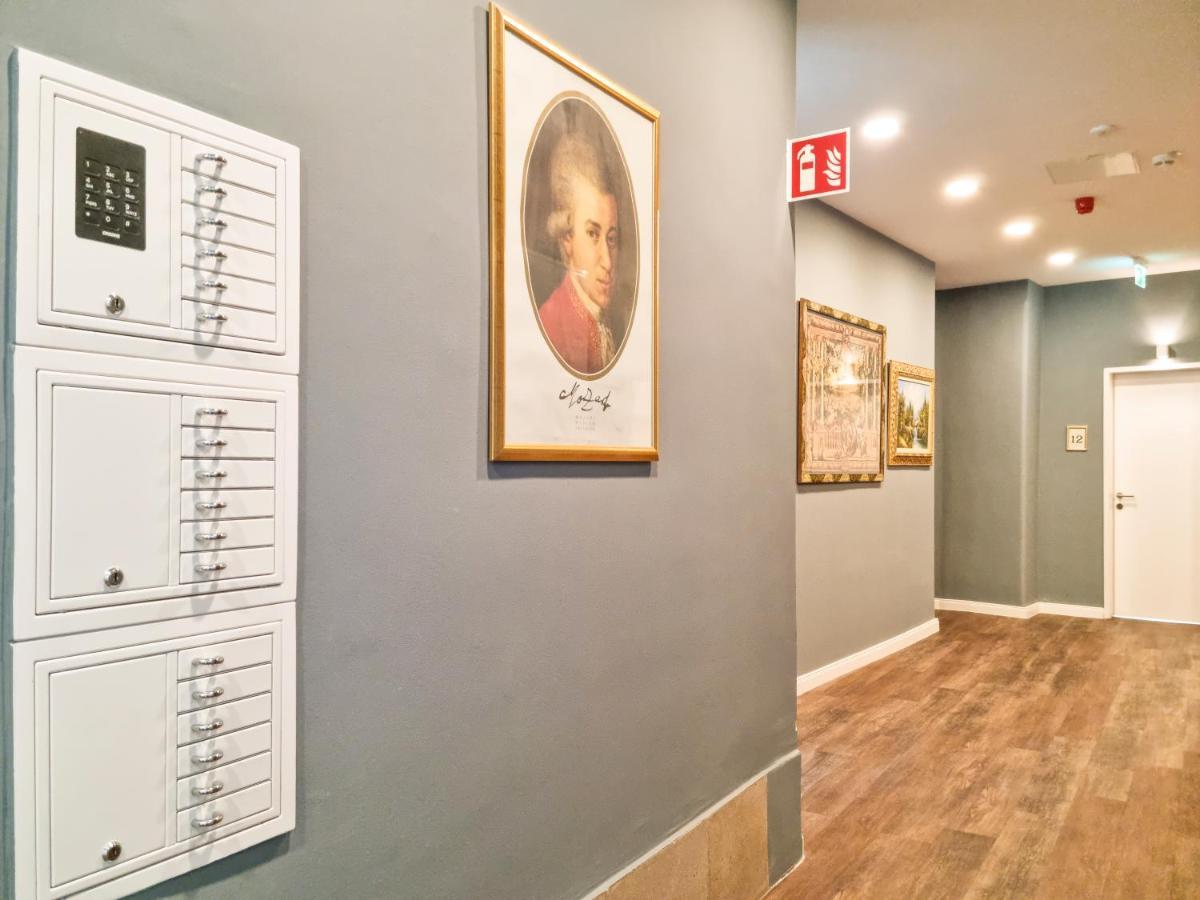 Pension Mozart - Newly Renovated เวียนนา ภายนอก รูปภาพ