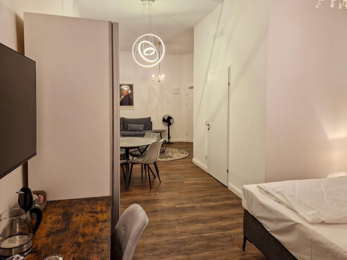 Pension Mozart - Newly Renovated เวียนนา ภายนอก รูปภาพ