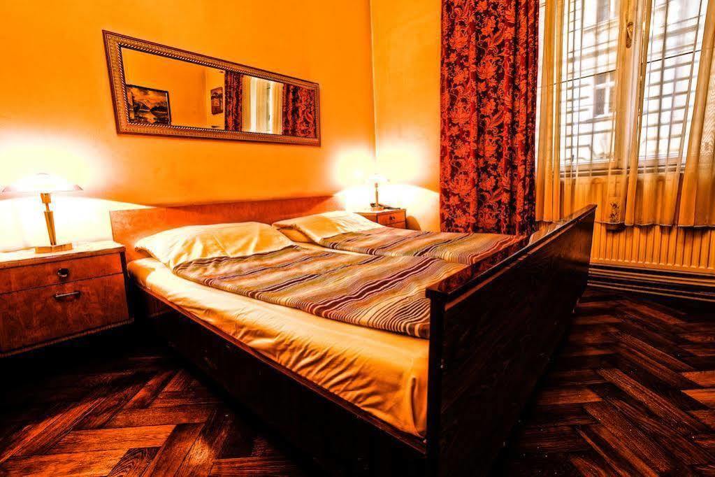 Pension Mozart - Newly Renovated เวียนนา ภายนอก รูปภาพ